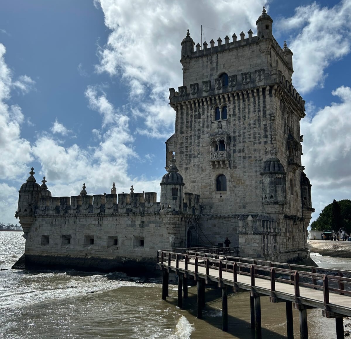 Leia mais sobre o artigo Guia Completo de Viagem para Portugal: Roteiros, Dicas e Gastronomia [2026]